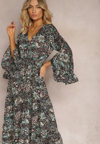 Renee - Czarno-Zielona Sukienka w Kwiatowy Print Rozkloszowana z Falbankami Airova. Typ kołnierza: kołnierz z falbankami. Kolor: czarny. Materiał: tkanina. Wzór: kwiaty, nadruk
