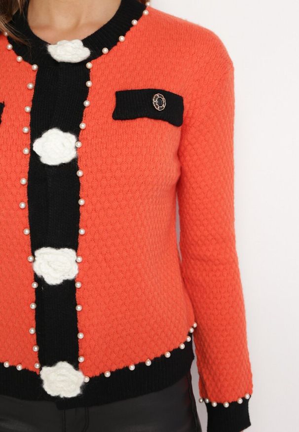 Born2be - Pomarańczowy Wiskozowy Kardigan Zapinany na Guziki z Perłami i Kwiatami Salana. Kolor: pomarańczowy. Materiał: wiskoza. Wzór: kwiaty