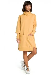 BE - Trapezowa sukienka dresowa z golfem i długim rękawem żółta. Okazja: na co dzień. Typ kołnierza: golf. Kolor: żółty. Materiał: dresówka. Długość rękawa: długi rękaw. Typ sukienki: trapezowe. Styl: casual