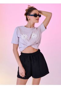 Sinsay - Bawełniane szorty z przeszyciami - czarny. Kolor: czarny. Materiał: bawełna