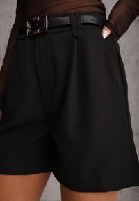 Renee - Czarne Szorty Bermudy Ozdobione Paskiem i Metaliczną Klamrą Tinalin. Okazja: na co dzień. Kolor: czarny. Wzór: aplikacja. Sezon: wiosna. Styl: casual, elegancki #3