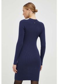 Guess sukienka kolor granatowy mini dopasowana. Kolor: niebieski. Materiał: materiał, dzianina, wiskoza. Długość rękawa: długi rękaw. Typ sukienki: dopasowane. Długość: mini #3