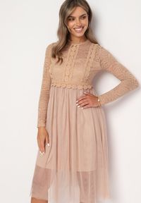 Born2be - Ciemnobeżowa Rozkloszowana Sukienka w Eleganckim Stylu Ozdobiona Koronką i Tiulem Miramelba. Kolor: beżowy. Materiał: tiul, koronka. Długość rękawa: długi rękaw. Wzór: aplikacja, koronka. Styl: elegancki #6