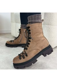 Brązowe zamszowe botki damskie na traperze Vinceza 16450. Kolor: brązowy. Materiał: zamsz #1