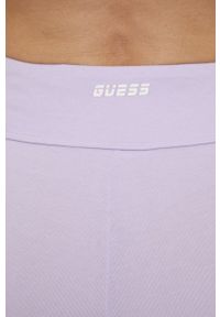Guess szorty damskie kolor fioletowy z aplikacją high waist. Stan: podwyższony. Kolor: fioletowy. Wzór: aplikacja #3