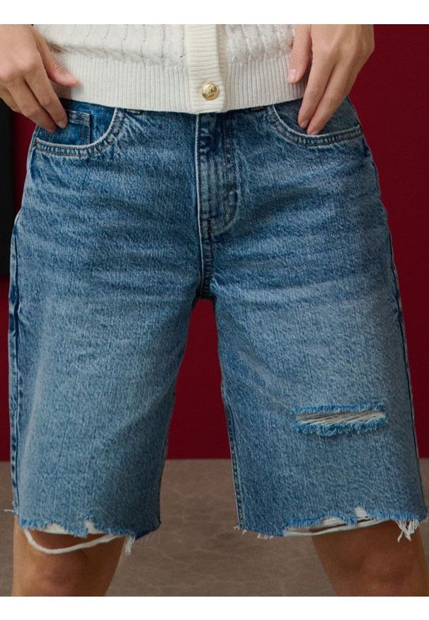 Sinsay - Szorty jeansowe z przetarciami - niebieski. Kolor: niebieski. Materiał: jeans