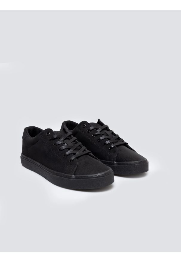Big-Star - Trampki męskie niskie czarne SS174001 906. Okazja: na co dzień. Nosek buta: okrągły. Kolor: czarny. Materiał: jeans, materiał, guma. Styl: klasyczny, elegancki, casual