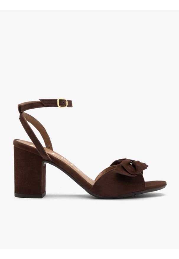 Ryłko - Ciemnobrązowe sandały damskie z odpinaną kokardą. Okazja: na co dzień. Zapięcie: sprzączka. Kolor: brązowy. Materiał: skóra, welur. Obcas: na obcasie. Styl: casual, street. Wysokość obcasa: średni