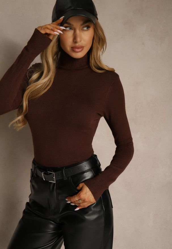 Renee - Brązowy Golf z Bawełną w Klasycznym Stylu Reiredia. Typ kołnierza: golf. Kolor: brązowy. Materiał: bawełna. Styl: klasyczny