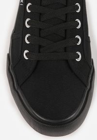 Renee - Czarne Casualowe Trampki w Stylu Basic Tulipmeadow. Okazja: na co dzień. Kolor: czarny. Materiał: jeans, skóra, koronka. Styl: casual #5