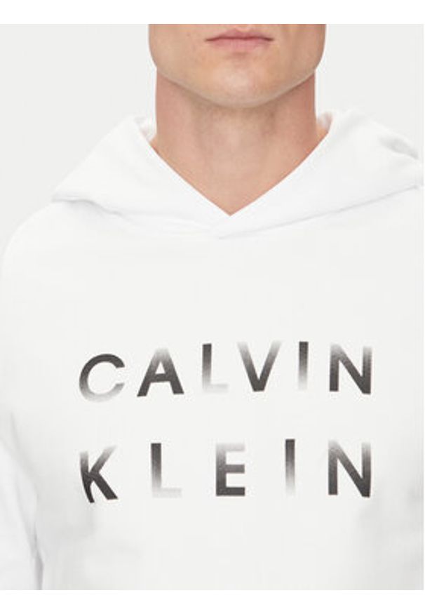 Calvin Klein Bluza Enlarged Logo K10K114261 Biały Regular Fit. Kolor: biały. Materiał: bawełna
