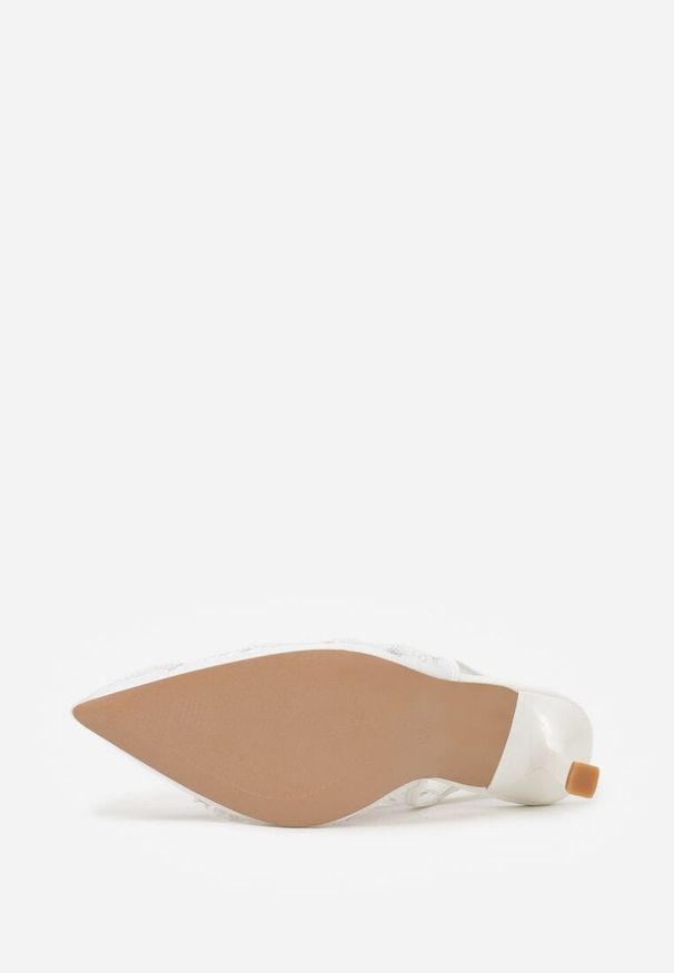 Renee - Białe Sandały na Szpilce Typu Slingback z Cekinami Resseris. Okazja: na imprezę. Kolor: biały. Materiał: jeans. Obcas: na szpilce. Styl: elegancki