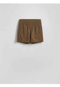 Reserved - Szorty slim z dodatkiem lnu - jasny zielony. Kolor: zielony. Materiał: len