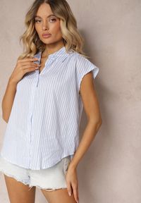 Renee - Niebieska Casualowa Koszula z Bawełny w Paski na Guziki Menatia. Okazja: na co dzień. Typ kołnierza: kołnierzyk klasyczny. Kolor: niebieski. Materiał: bawełna. Wzór: paski. Sezon: lato. Styl: casual #3