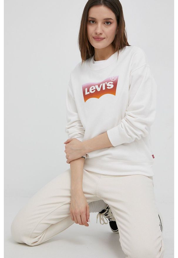 Levi's® - Levi's bluza damska kolor biały z nadrukiem. Okazja: na spotkanie biznesowe, na co dzień. Kolor: biały. Wzór: nadruk. Styl: casual, biznesowy