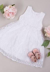 Born2be - Biała Sukienka z Perłowymi i Koronkowymi Zdobieniami Valarin. Kolor: biały. Materiał: koronka. Wzór: aplikacja. Styl: elegancki
