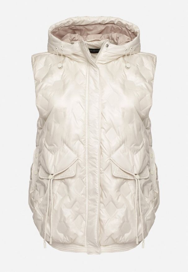 Born2be - Jasnobeżowa Kamizelka Pikowana z Ozdobnymi Kieszonkami z Kapturem Embia. Okazja: na co dzień, na spacer. Typ kołnierza: kaptur. Kolekcja: plus size. Kolor: beżowy. Materiał: jeans. Sezon: jesień. Styl: casual, elegancki