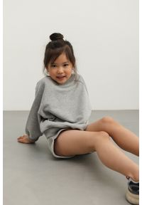 Marsala - MINI bluza o kroju regular fit w kolorze LIGHT GREY- BING-80-86 (12-18). Kolor: wielokolorowy, srebrny, szary. Materiał: dzianina, dresówka, bawełna, materiał, poliester. Długość rękawa: długi rękaw. Długość: długie. Wzór: gładki