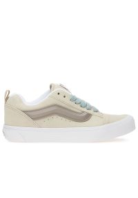 Buty Vans KNU Skool VN000CRPBYS1 - beżowe. Okazja: na co dzień. Zapięcie: pasek. Kolor: beżowy. Materiał: zamsz, tkanina, guma. Szerokość cholewki: normalna. Model: Vans Old Skool