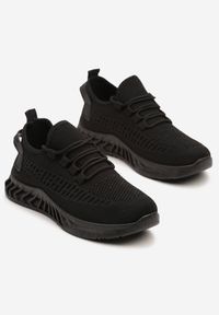 Born2be - Czarne Buty Sportowe Sneakersy z Siateczkowego Materiału na Tłoczonej Podeszwie Ralloti. Okazja: na co dzień, na spacer. Nosek buta: okrągły. Zapięcie: sznurówki. Kolor: czarny. Materiał: materiał. Sport: turystyka piesza #3