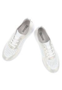 Biało-Złote Sneakersy Artiker Stylowe Obuwie Damskie. Okazja: na co dzień. Zapięcie: sznurówki. Kolor: biały. Materiał: materiał. Szerokość cholewki: normalna #4