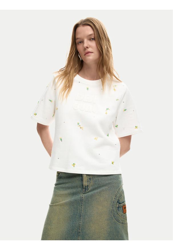 Desigual T-Shirt Oporto 26SWTK09 Écru Regular Fit. Materiał: bawełna