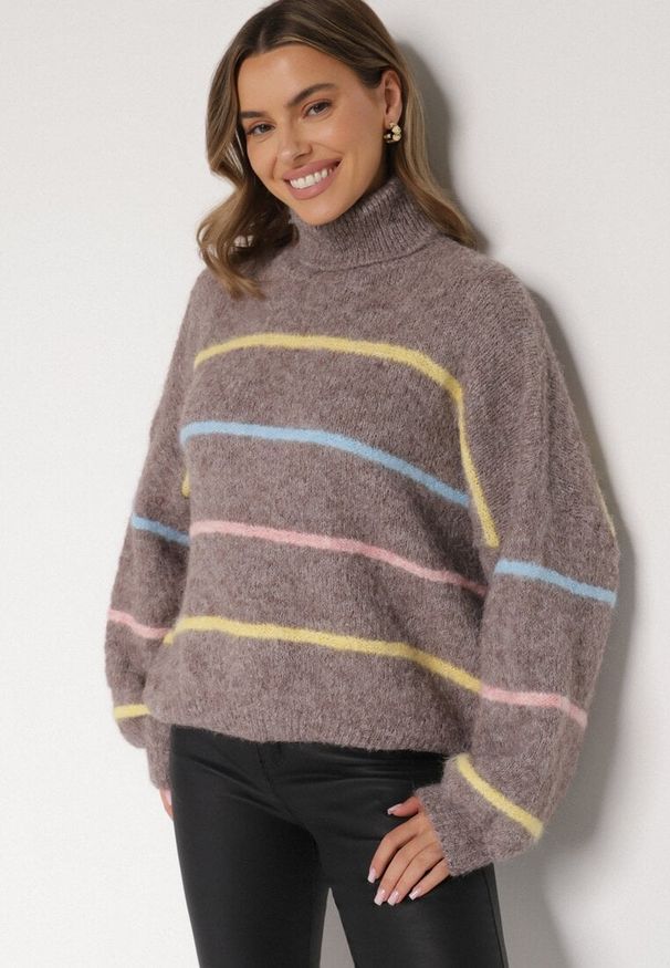 Born2be - Beżowy Golf z Wełną Ozdobiony Paskami Reisorria. Okazja: na spacer, na co dzień. Typ kołnierza: golf. Kolor: beżowy. Materiał: wełna. Wzór: aplikacja. Styl: casual