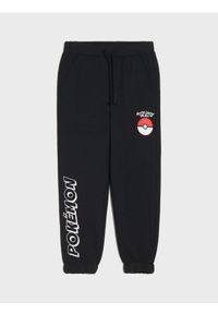 Sinsay - Spodnie dresowe ze ściągaczami Pokemon - czarny. Kolor: czarny. Materiał: dresówka