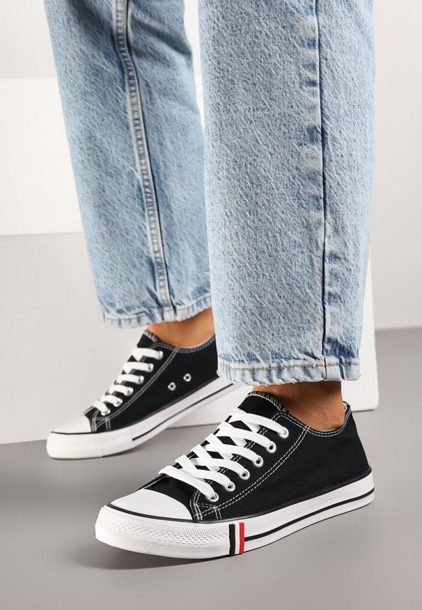 Born2be - Czarno-Białe Trampki z Niską Cholewką Lileva. Okazja: na co dzień. Wysokość cholewki: przed kostkę. Kolor: czarny. Materiał: jeans. Szerokość cholewki: normalna. Styl: casual