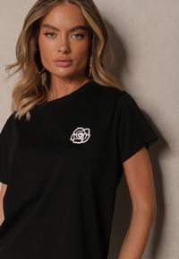 Renee - Czarny Bawełniany T-shirt z Naszywką Firavelle. Okazja: na co dzień, na spotkanie biznesowe. Kolor: czarny. Materiał: bawełna. Wzór: aplikacja. Styl: biznesowy, casual #3
