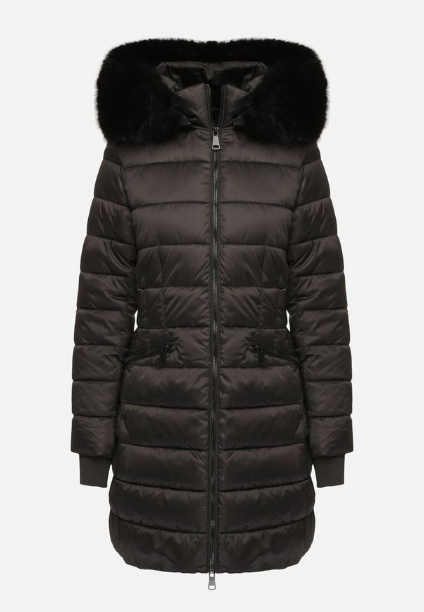 Born2be - Czarna Kurtka Pikowana o Długim Fasonie z Odpinanym Kapturem i Futerkiem Deliora. Okazja: na co dzień. Kolor: czarny. Materiał: futro. Długość: długie. Wzór: aplikacja. Styl: klasyczny, casual, elegancki