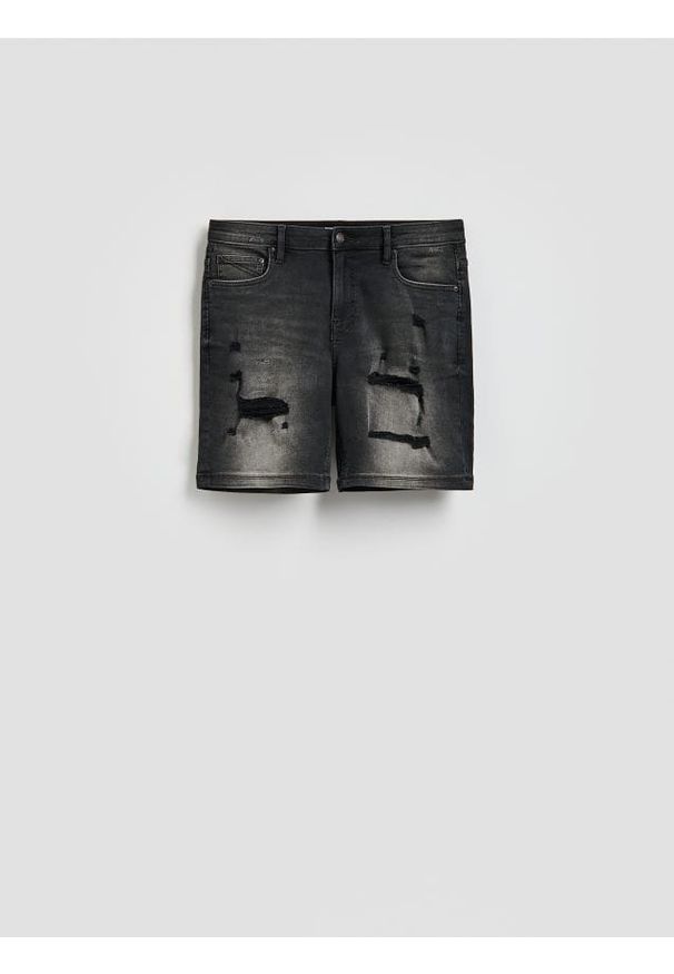 Reserved - Jeansowe szorty z przetarciami - czarny. Kolor: czarny. Materiał: jeans