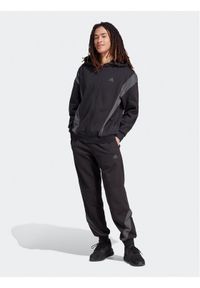 Adidas - adidas Dres Sportswear Fleece IJ6066 Czarny Regular Fit. Kolor: czarny. Materiał: syntetyk, dresówka