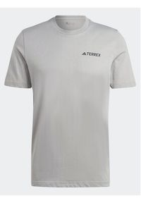Adidas - adidas T-Shirt IL5064 Szary Regular Fit. Kolor: szary. Materiał: bawełna #3