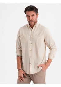 Ombre Clothing - Koszula męska lniana z klasycznym kołnierzykiem i kieszeniami REGULAR FIT – kremowa V3 - Rozmiar: XL. Okazja: na co dzień. Typ kołnierza: kołnierzyk klasyczny. Kolor: kremowy. Materiał: len. Długość: długie. Wzór: aplikacja. Sezon: wiosna, lato. Styl: klasyczny