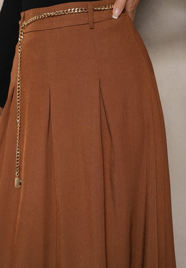 Renee - Brązowa Spódnica z Wiskozą o Rozkloszowanym Kroju z Paskiem Łańcuszkiem Lilethra. Kolor: brązowy. Materiał: wiskoza. Styl: elegancki