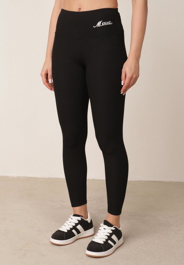 Born2be - Czarne Legginsy w Prążki z Wysokim Stanem Ozdobione Haftowanym Napisem Aegerine. Okazja: na co dzień. Stan: podwyższony. Kolor: czarny. Materiał: wiskoza, prążkowany. Wzór: prążki, aplikacja, napisy, haft. Styl: elegancki, casual, sportowy