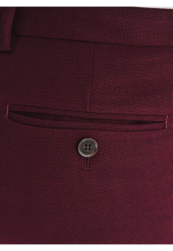 Pako Lorente - PAKO LORENTE – Bordowe spodnie garniturowe. Okazja: na wesele, na co dzień, na ślub cywilny. Kolor: czerwony. Materiał: poliester, wiskoza, elastan. Styl: casual, elegancki