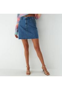 Mohito - Spódnica jeansowa z dżetami - Niebieski. Kolor: niebieski. Materiał: jeans