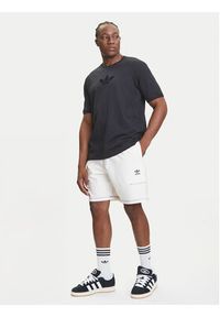 Adidas - adidas Szorty sportowe Trefoil Essentials KA8541 Écru Loose Fit. Materiał: syntetyk. Styl: sportowy #5