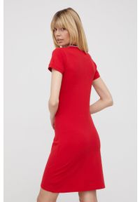 Lee Cooper sukienka kolor czerwony mini prosta. Okazja: na co dzień. Kolor: czerwony. Materiał: dzianina. Długość rękawa: krótki rękaw. Wzór: gładki. Typ sukienki: proste. Styl: casual. Długość: mini #5