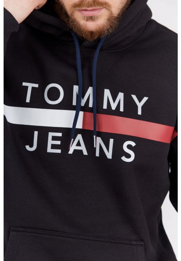 Tommy Jeans - TOMMY JEANS Czarna bluza męska z odblaskowym logo, Rozmiar S. Typ kołnierza: kaptur. Kolor: czarny. Materiał: prążkowany