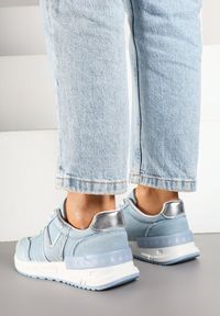 Renee - Jasnoniebieskie Sneakersy na Grubej Podeszwie Zdobione Przetarciami Ninilitia. Okazja: na co dzień, na spacer. Kolor: niebieski. Materiał: jeans. Wzór: aplikacja. Sport: turystyka piesza #5