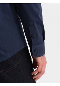 Ombre Clothing - Koszula męska bawełniana REGULAR z dzianiny single jersey - granatowa V2 OM-SHCS-0138 - XXL. Kolor: niebieski. Materiał: bawełna, dzianina, jersey. Wzór: haft, kolorowy #5