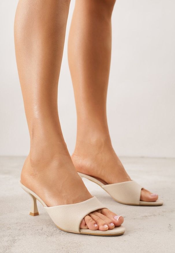 Renee - Beżowe Klapki na Obcasie Kaczuszka z Odkrytym Noskiem Nadah. Kolor: beżowy. Materiał: koronka. Obcas: na obcasie. Styl: elegancki. Wysokość obcasa: średni