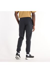 Spodnie męskie New Balance MP43904BK – czarne. Kolor: czarny. Materiał: poliester, bawełna, dresówka #5