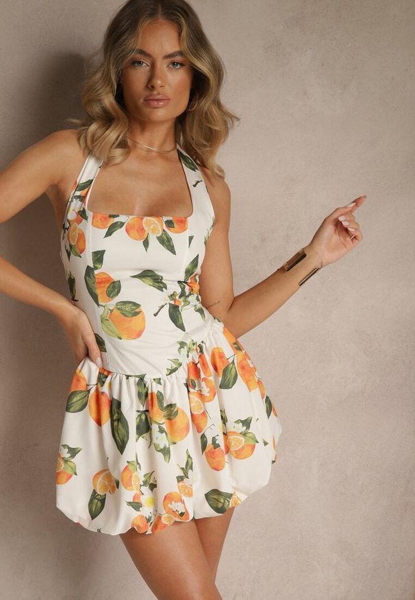 Renee - Beżowa Sukienka Bombka w Owocowy Wzór Sileona. Okazja: na co dzień, na imprezę. Kolor: beżowy. Sezon: lato. Typ sukienki: bombki. Styl: elegancki, casual