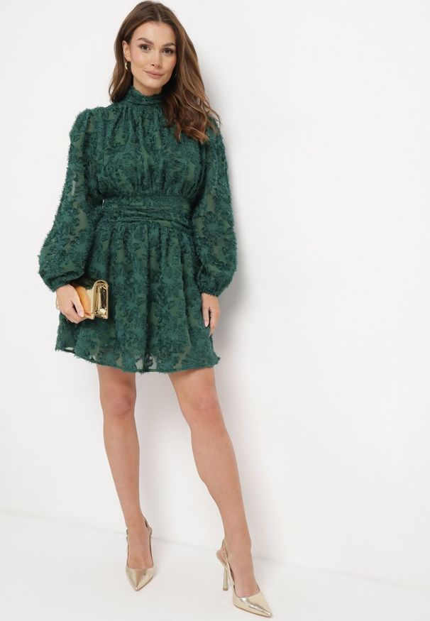 Born2be - Zielona Rozkloszowana Sukienka Koronkowa Mini Alatalo. Kolor: zielony. Materiał: koronka. Długość: mini