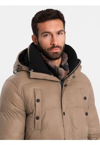 Ombre Clothing - Długa męska kurtka puffer z zapinanymi kieszeniami – brązowa V2 - Rozmiar: XXL. Kolor: brązowy. Materiał: poliester, materiał, polar, syntetyk, nylon. Długość: długie. Wzór: aplikacja #7