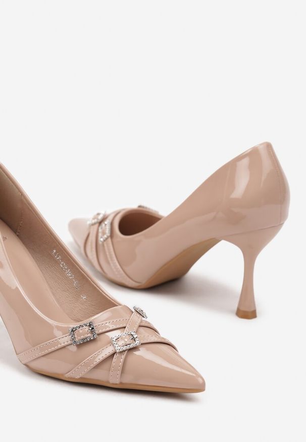 Renee - Beżowe Szpilki Lakierowane z Klamrami na Paskach Betirya. Zapięcie: klamry. Kolor: beżowy. Materiał: lakier. Obcas: na szpilce. Styl: elegancki. Wysokość obcasa: średni